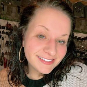 Meet your Posher, Chloe